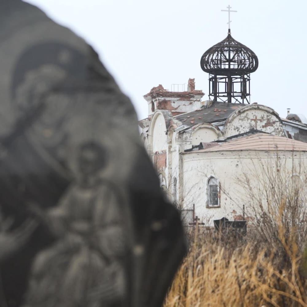 Un monastère partiellement détruit.