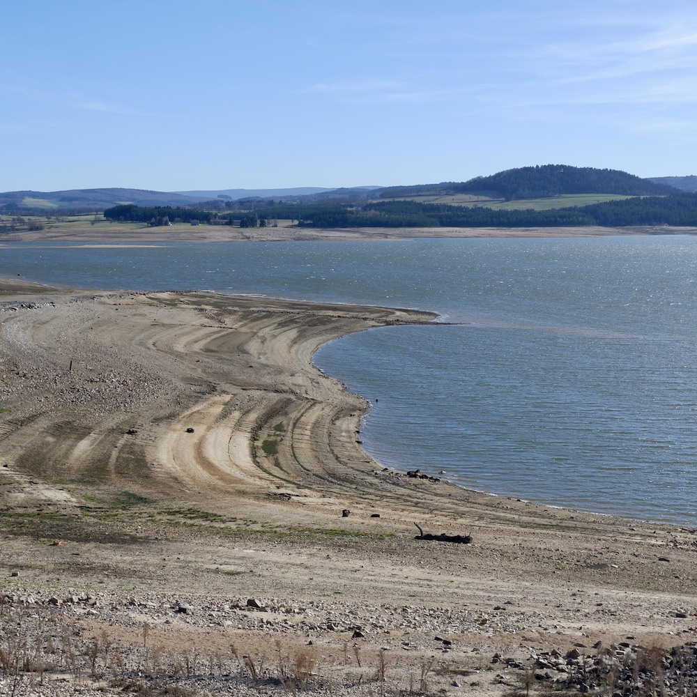 Le barrage de Naussac, en France.