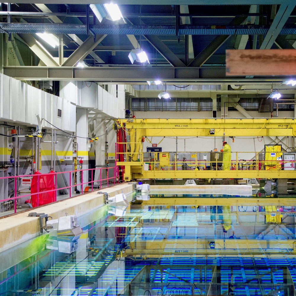 Vue de la piscine de combustible irradié située sur le site de la centrale nucléaire de Pickering, près de Toronto. 
