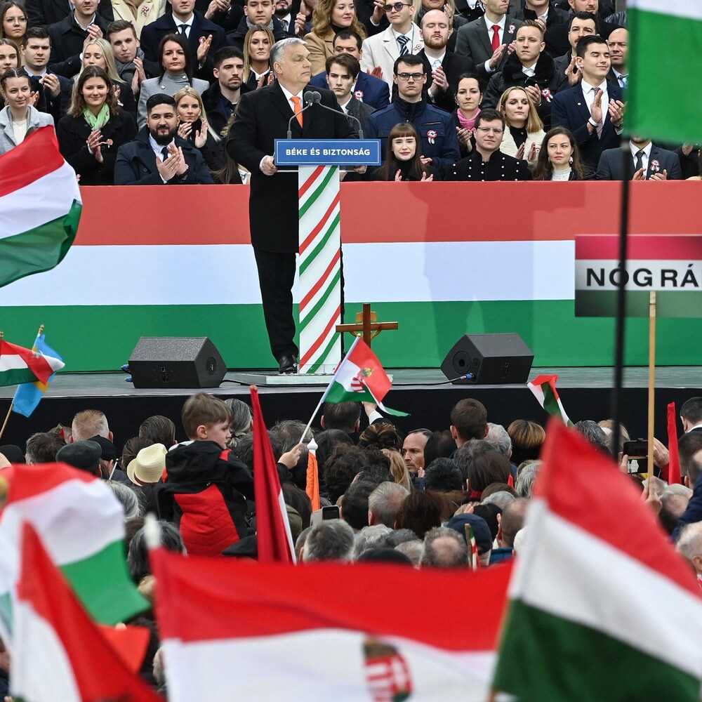Viktor Orban devant ses partisans réunis à Budapest.