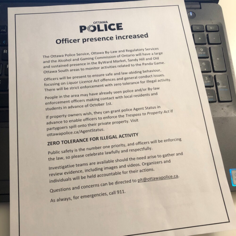 Une feuille donnée par le Service de police d'Ottawa.