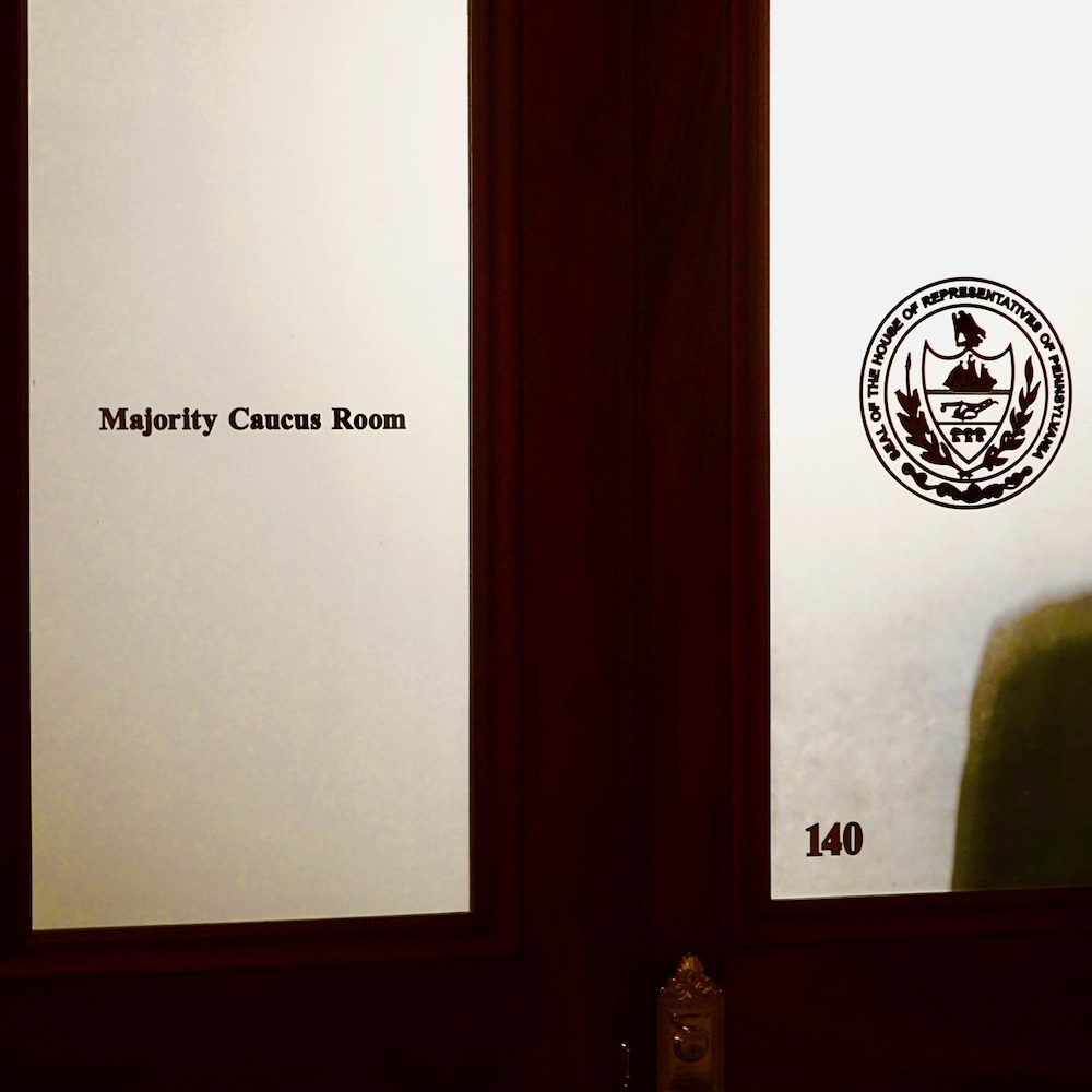 La porte du caucus de la majorité républicaine à la Chambre des représentants de la Pennsylvanie. Dans cet État, le Sénat est aussi contrôlé par les républicains.