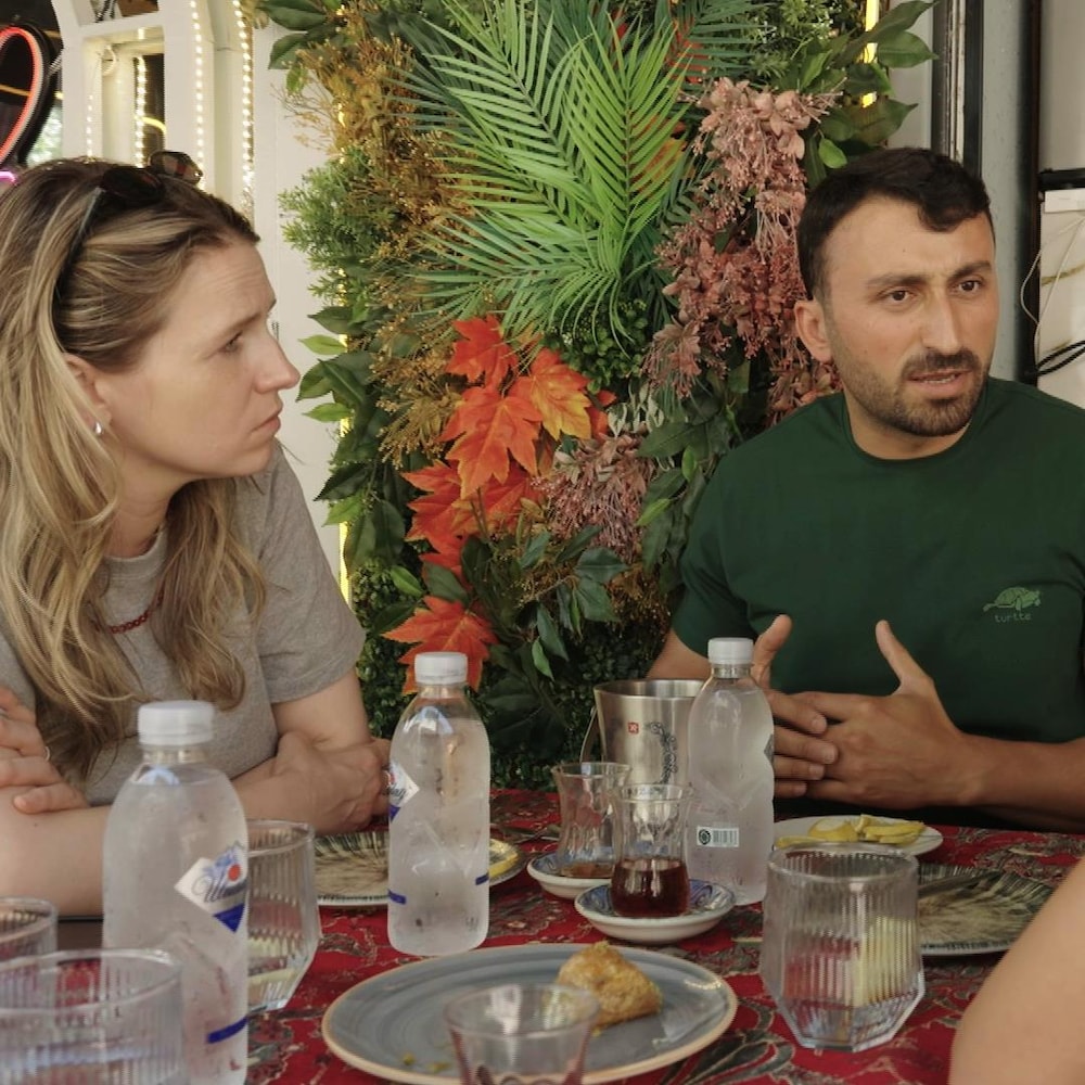 Jacaudrey Charbonneau, au restaurant, avec son propriétaire, Erkan Tanrikulu.