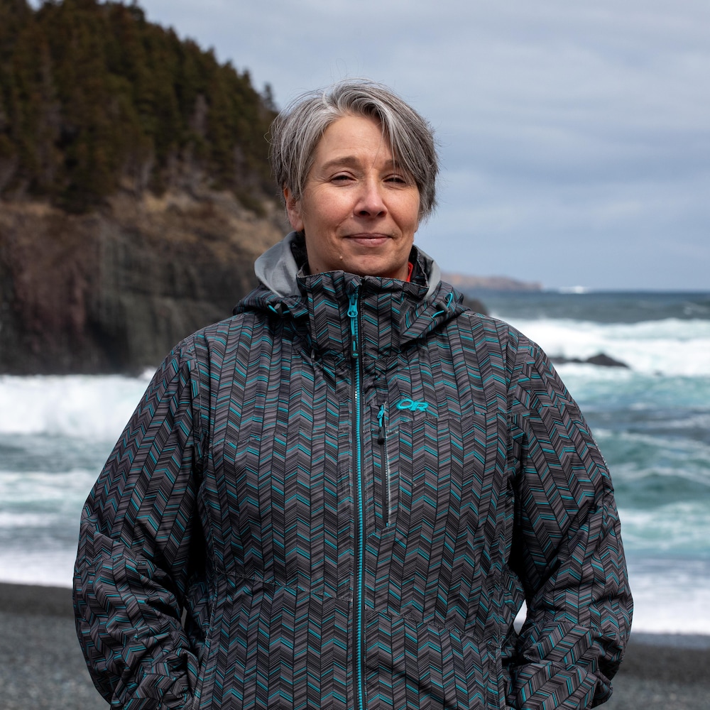 Shelley Lang est chercheuse pour Pêches et Océans Canada. Elle étudie la reproduction du phoque du Groenland pour la province de T.-N.-L.