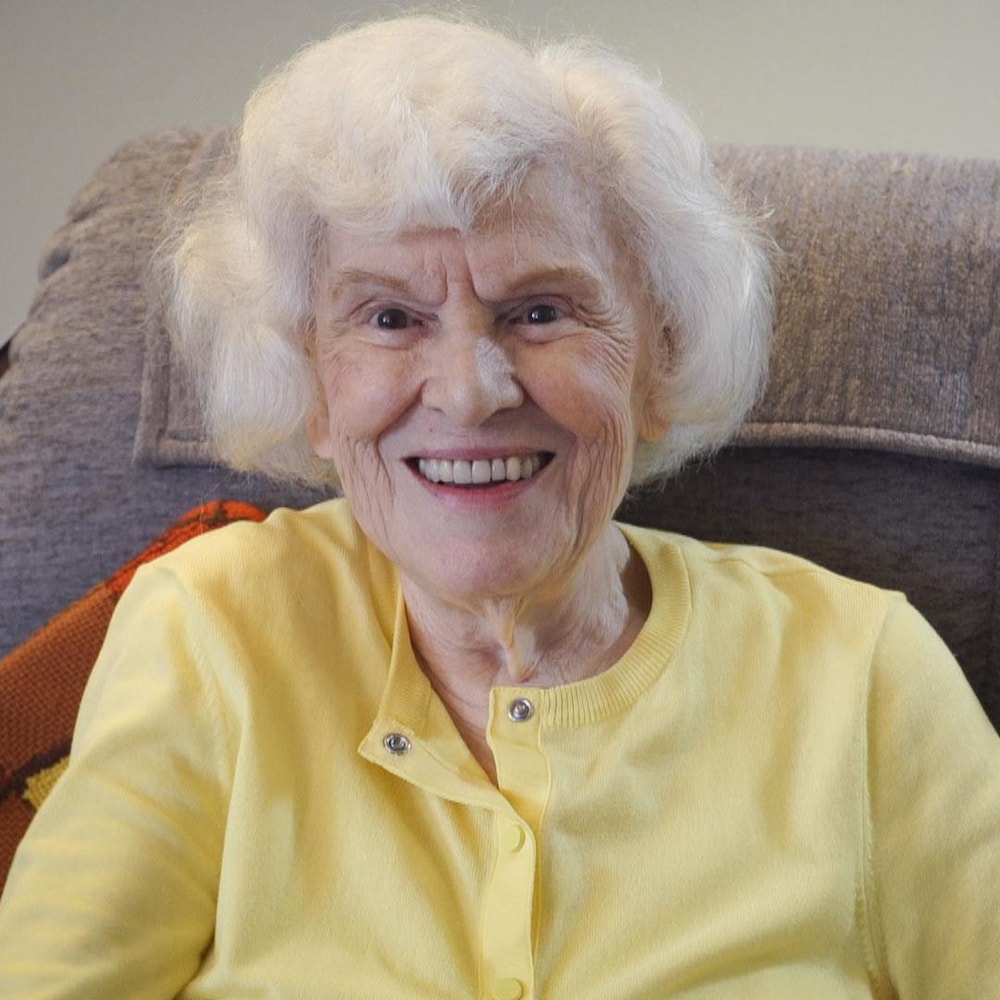 Un portrait d'Annette Saint-Pierre, de profil, à son domicile de Saint-Boniface.