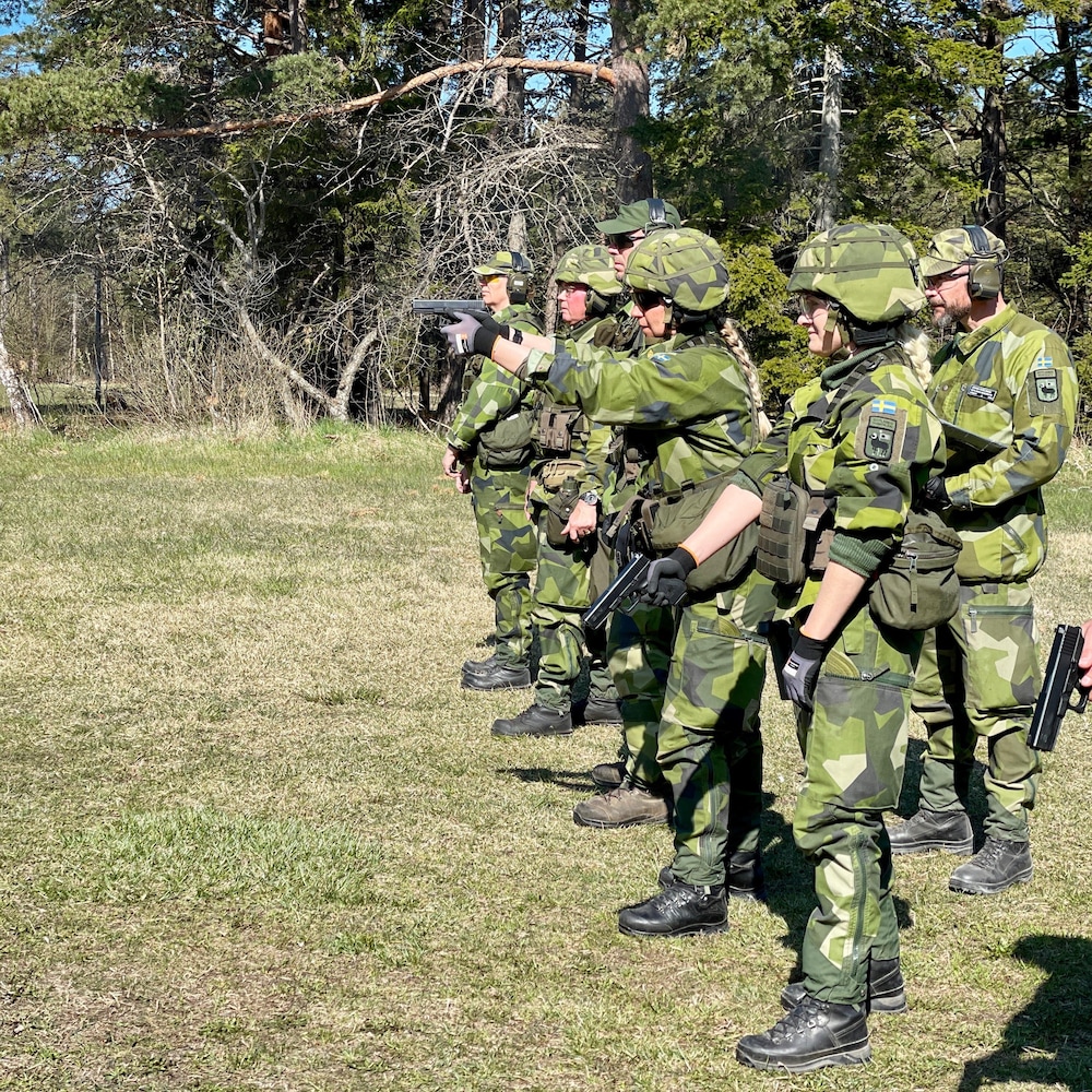 A soldier oversees a shooting exercise.