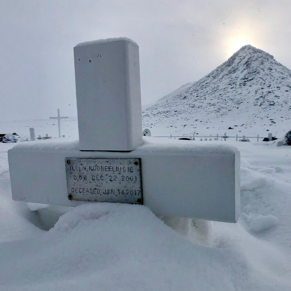 Le cimetière de Qikiqtarjuaq où repose Ileen Kooneeliusie, morte de la tuberculose à l'âge de 15 ans.