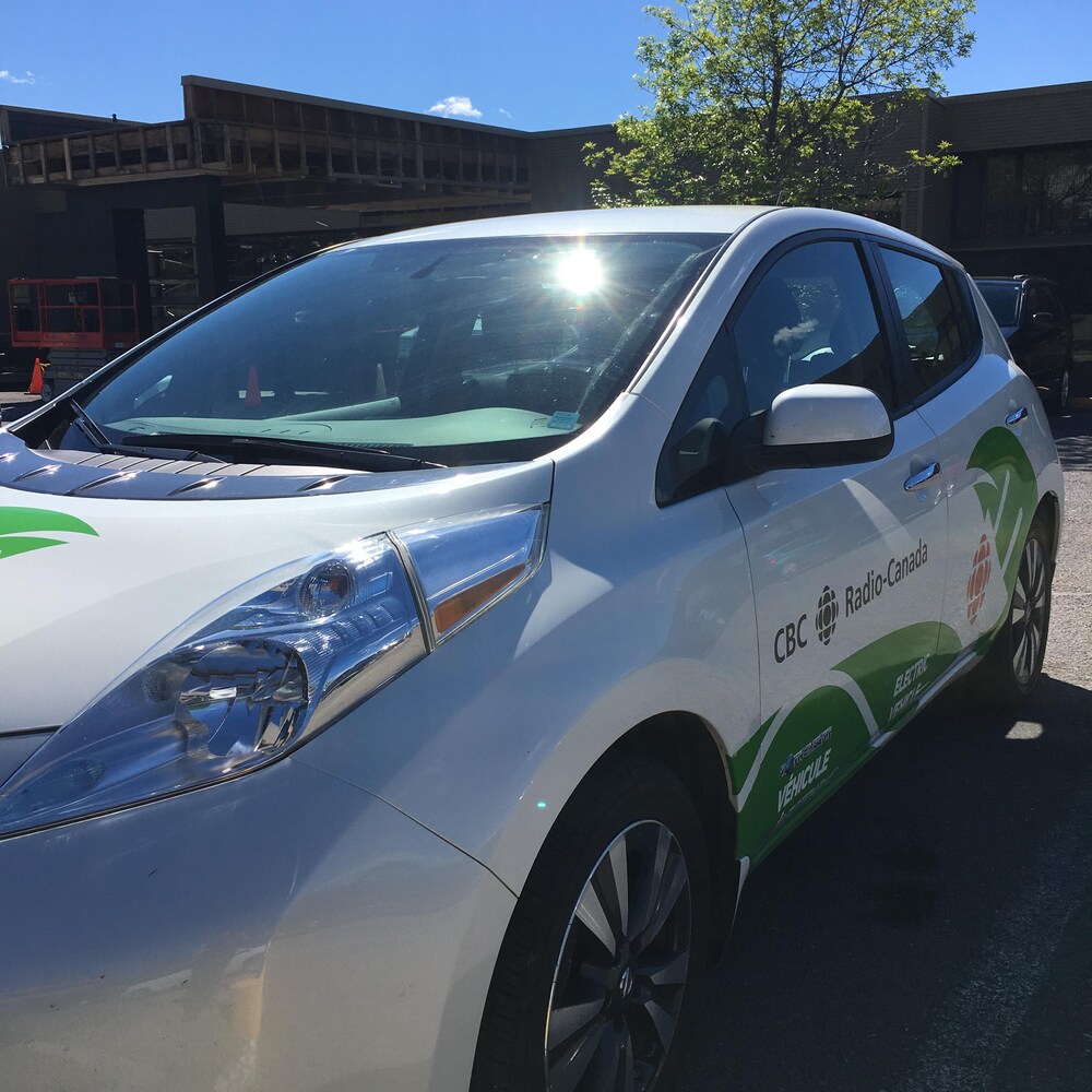 La voiture utilisée pour faire le tour de la Gaspésie en voiture électrique. Il s'agit d'une Nissan Leaf 2016 avec une autonomie de 170 km