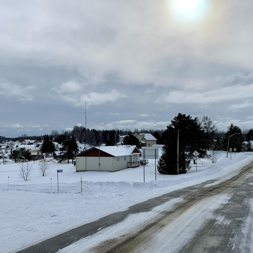 Des maisons du village de Mont-Brun en hiver.
