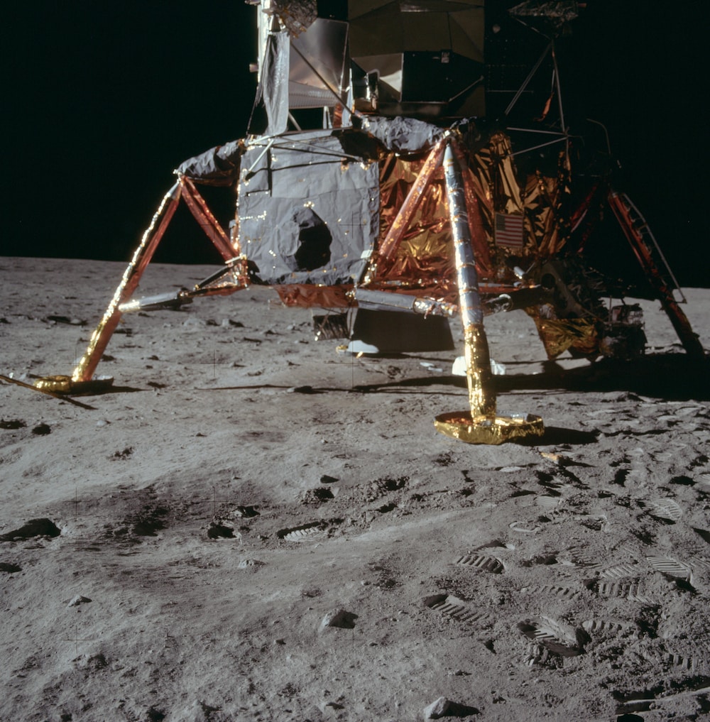 Le module lunaire à la surface de la Lune.