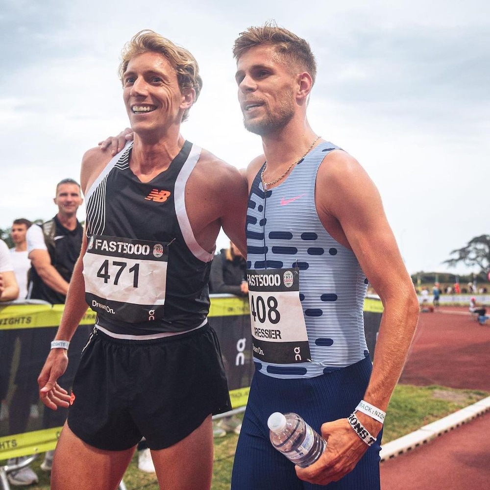 Charles Philibert-Thiboutot et Jimmy Gressier posent.