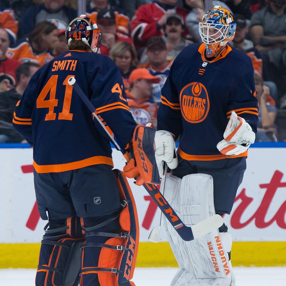Mike Smith replaces Mikko Koskinen in front of the Oilers cage. 