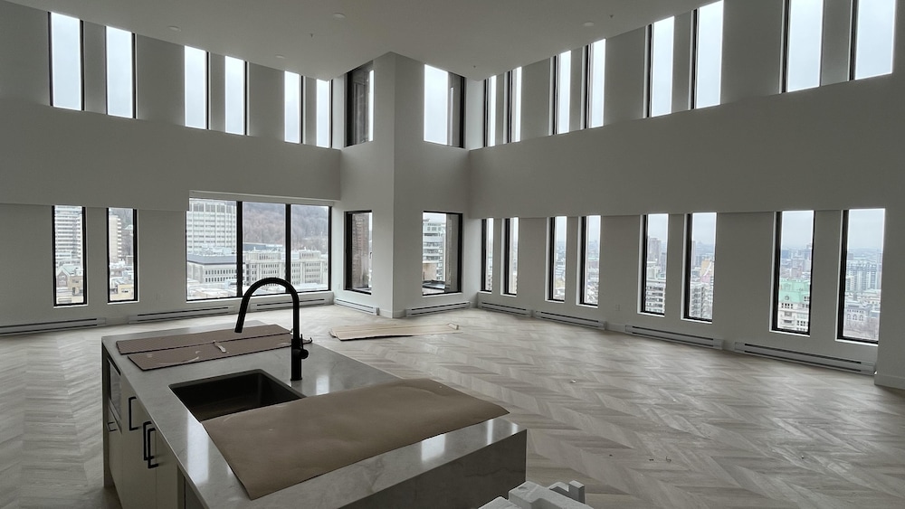 L'intérieur d'une appartement au centre-ville en construction.