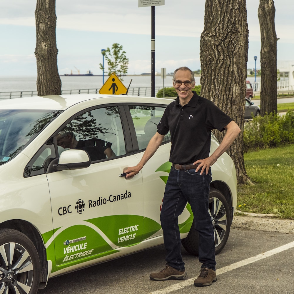 Le journaliste Denis Leduc fait le tour de la Gaspésie en voiture électrique