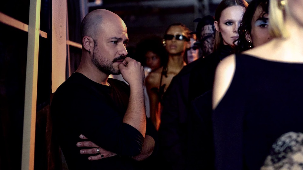 Marc-André Grondin, pensif, dans une scène du film «Le successeur».