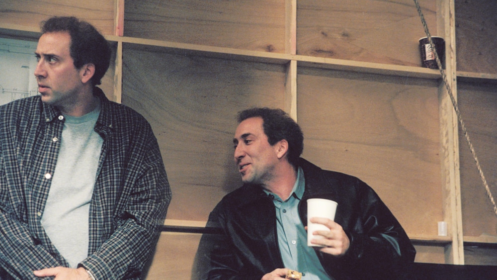 Sony Pictures Deux hommes identiques côte à côte.