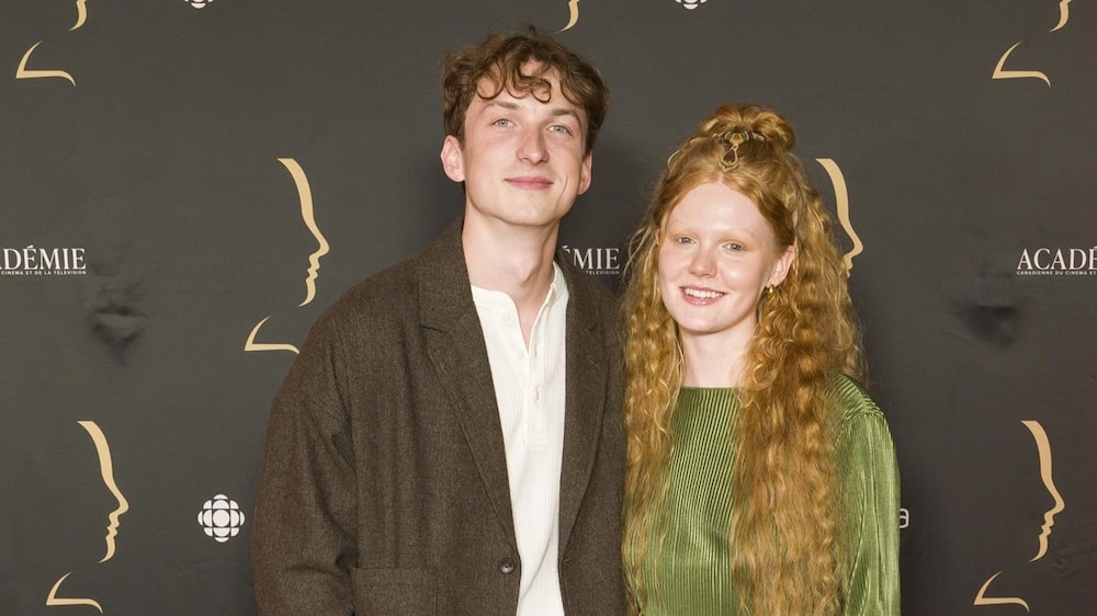 Antoine Marchand-Gagnon et son accompagnatrice sur le tapis rouge du Gala des 41es prix Gémeaux.