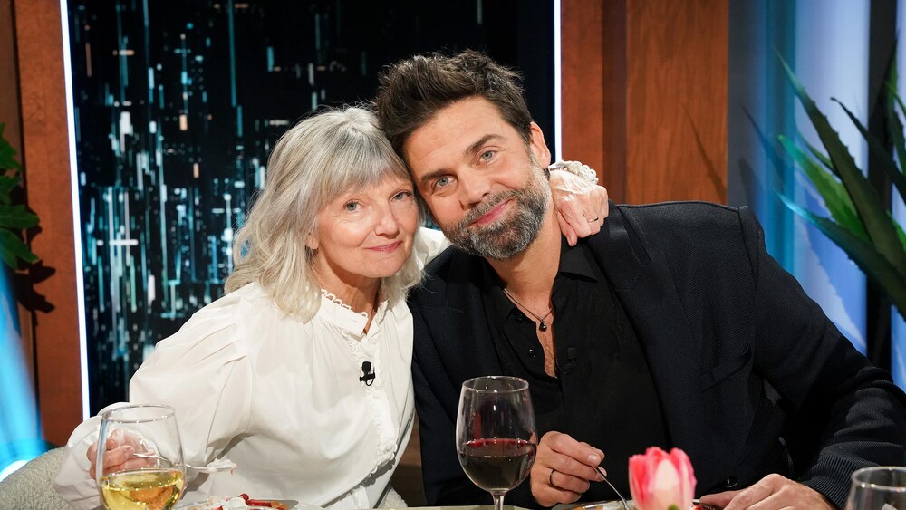 Jean-Philippe Wauthier et sa mère sur le plateau de Bonsoir bonsoir! pour l'émission du 9 mai.