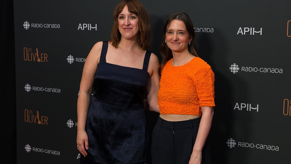 Anne-Élisabeth Bossé et Suzie Bouchard sur le tapis rouge des Olivier.
