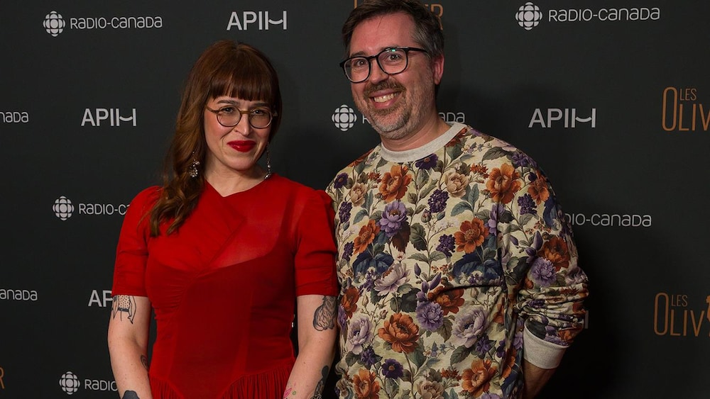 Catherine Ethier et Mathieu Charlebois sur le tapis rouge des Olivier.

