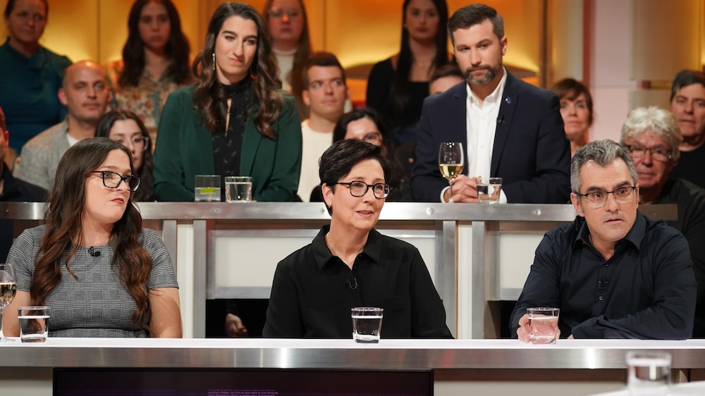 Vicky Harvey, Chantal Vézina et Jean-Sébastien Patrice sont à la table des invités.
