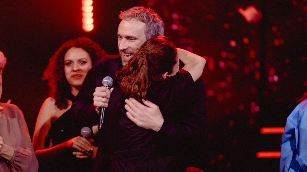 Attraction / Ludovic Rolland-Marcotte Henry et Isabelle s'enlacent.