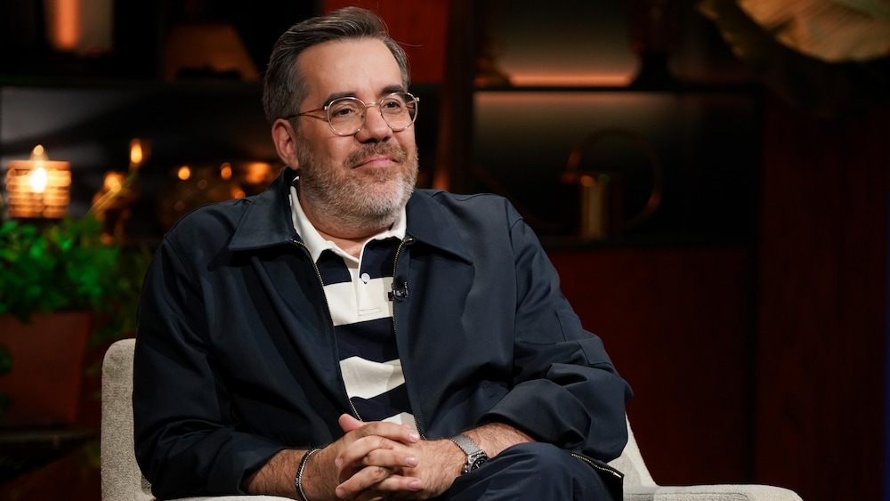 Jean-Sébastien Girard souriant à Bonsoir bonsoir!