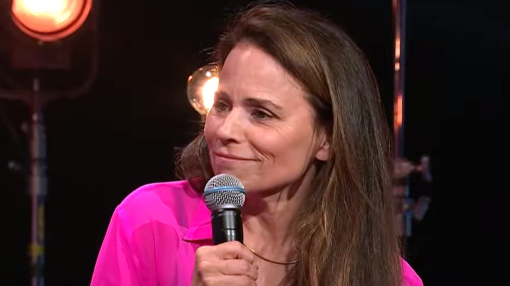 Radio-Canada Suzanne Clément regarde l'animatrice.