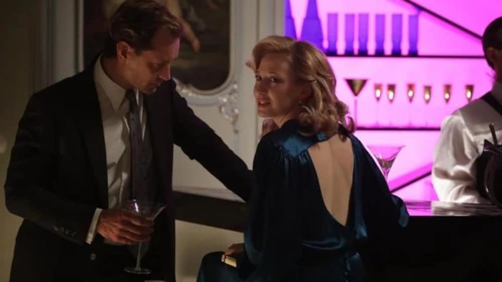 Un homme et une femme, dans un bar.