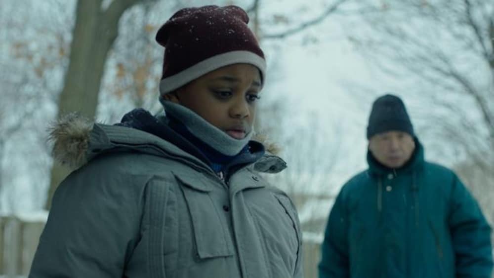 FunFilms Distribution Un homme et une petite fille, à l'extérieur, en hiver.