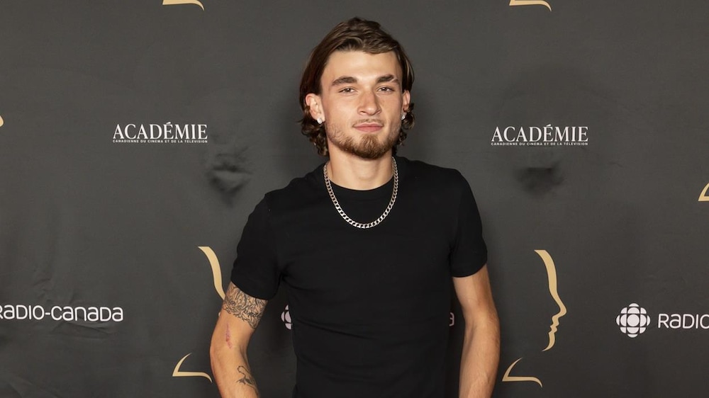 Sam-Éloi Girard sur le tapis rouge du Gala des 41es prix Gémeaux.