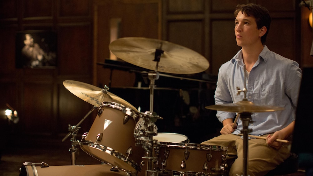 Daniel McFadden Un jeune homme (Miles Teller) derrière sa batterie.