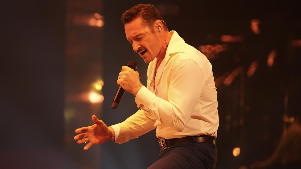 Michaël Girard saute en l'air sur le plateau de Zénith.