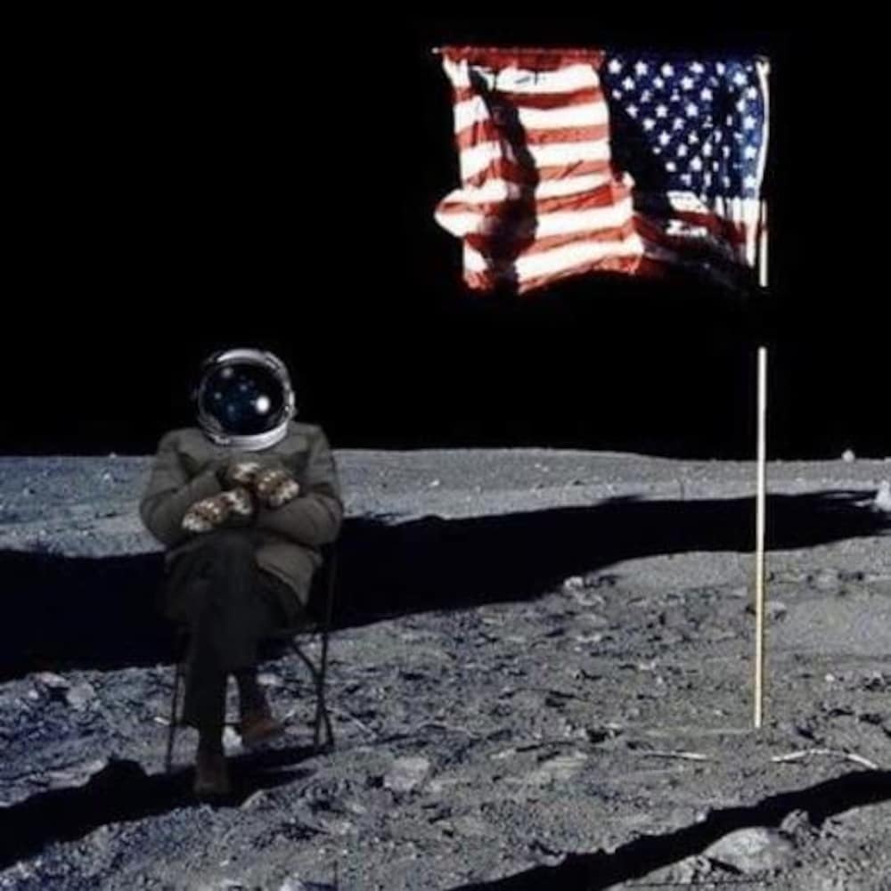 Montage visuel de Bernie Sanders sur la Lune.
