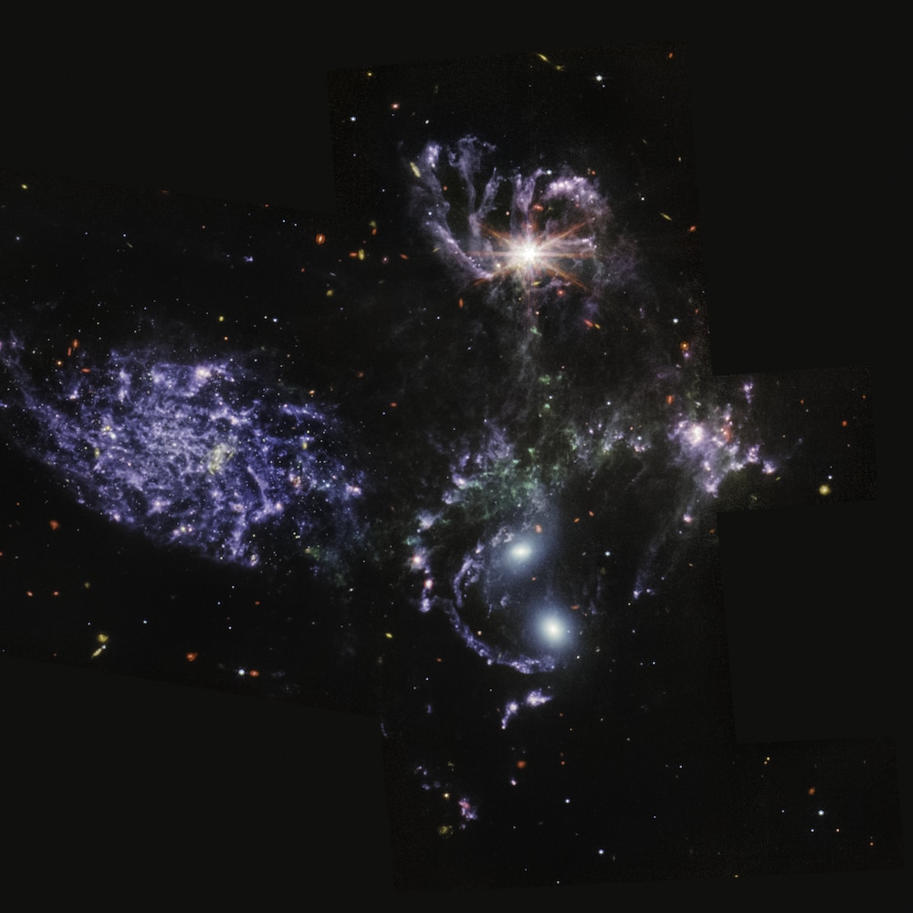 Une image du télescope James Webb représentant cinq galaxies du Quinterre de Stephan.