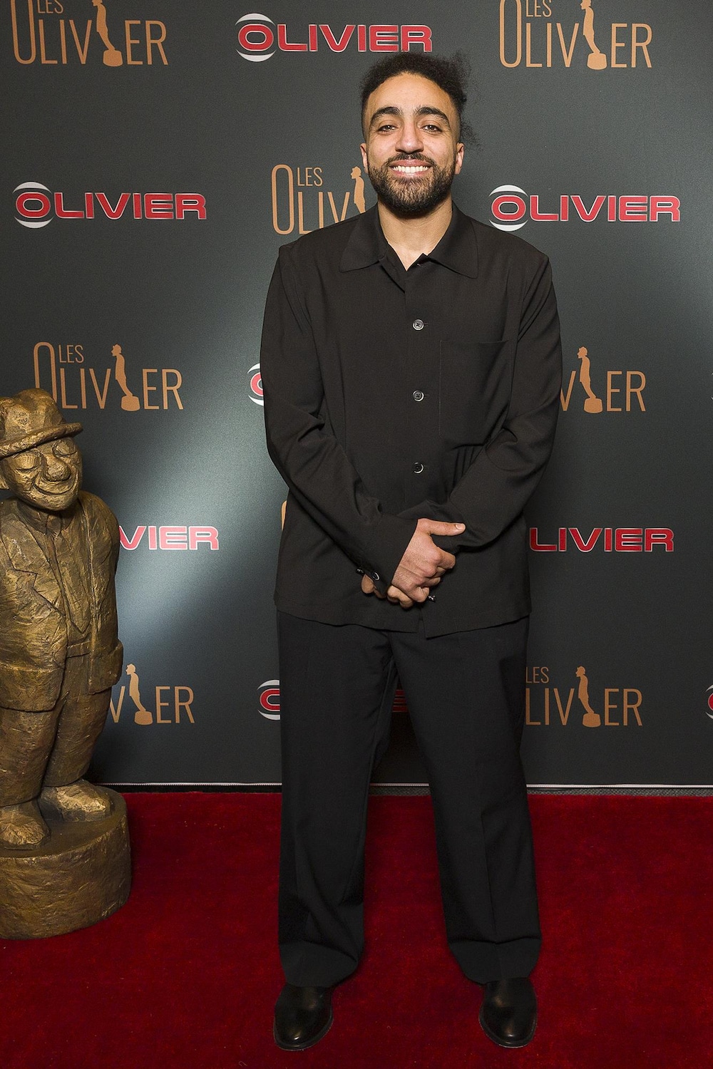 Anas Hassouna sur le tapis rouge des Olivier.

