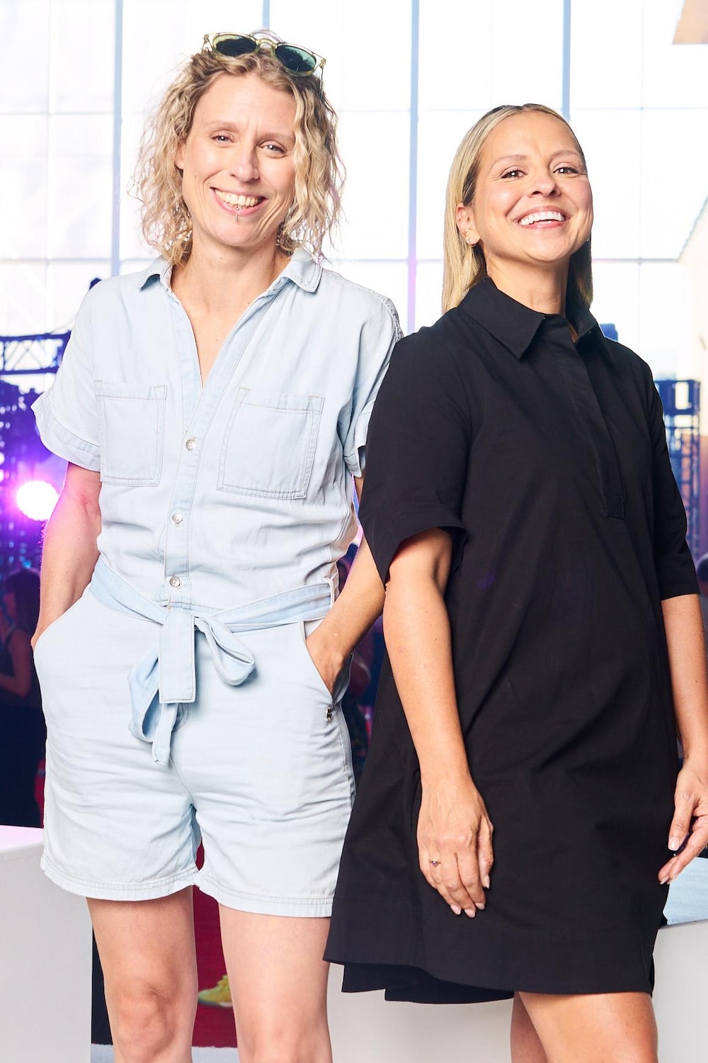 Radio-Canada / Julien Faugère Ève Marchand et Isabelle Deschamps Plante regardent devant elles.