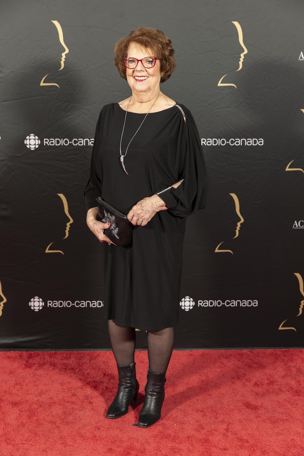Carmen Sylvestre sur le tapis rouge - 40es Gala des prix Gémeaux.