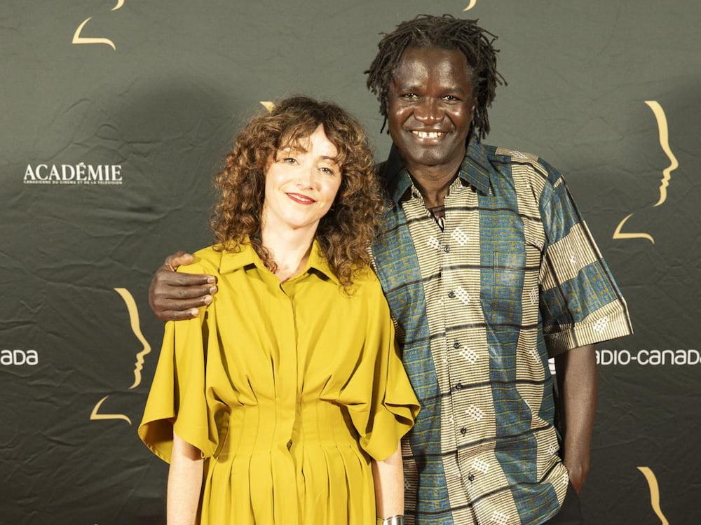 Boucar Diouf et lad   accompagnatrice sur le tapis rouge - 40es Gala des prix Gémeaux.