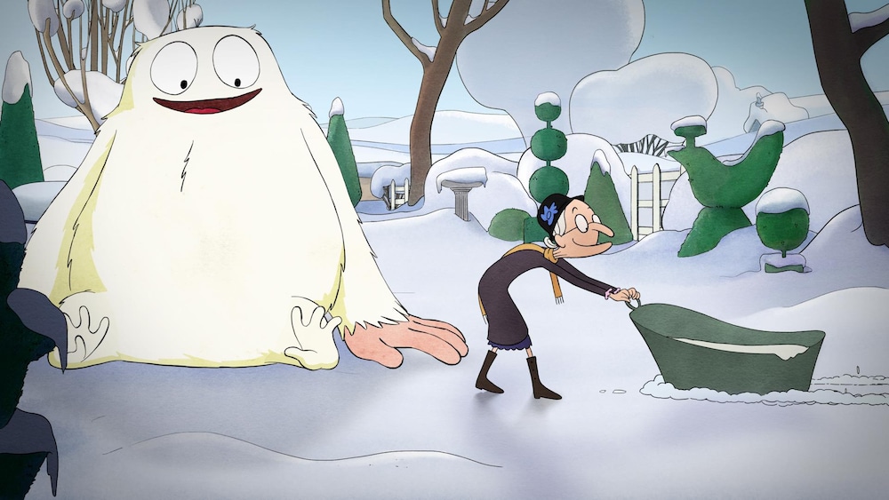 Un grand bébé des neiges regarde une mamie en souriant. 