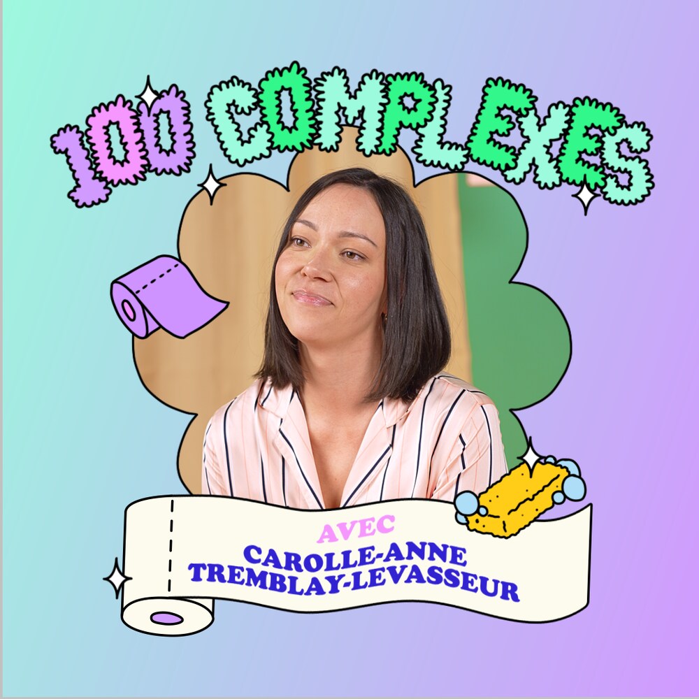  Le texte « 100 complexes avec Carolle-Anne Tremblay Levasseur » à côté d'une photo d'une femme en pyjama entourée d'illustrations d'accessoires de salle de bain.