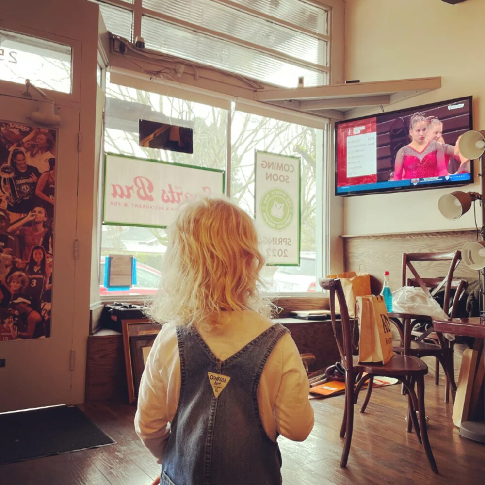 Un bar qui ne diffuse que des sports féminins, MAJ