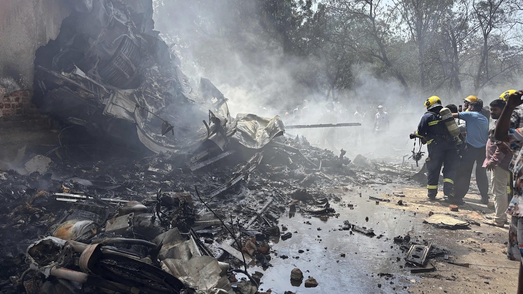 1 passenger survives after Air India flight bound for London crashes with 242  aboard | Radio-Canada.ca