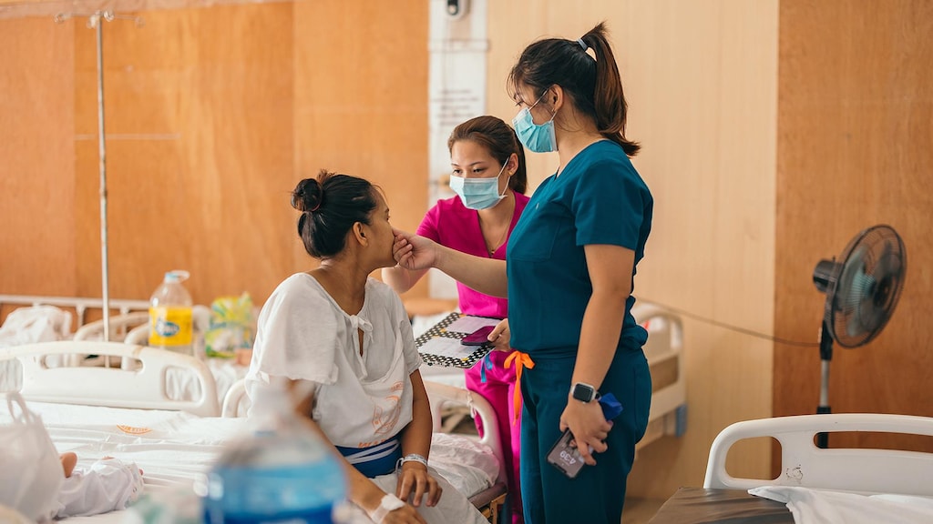 Katta kokrak uchlari bilan rus porno