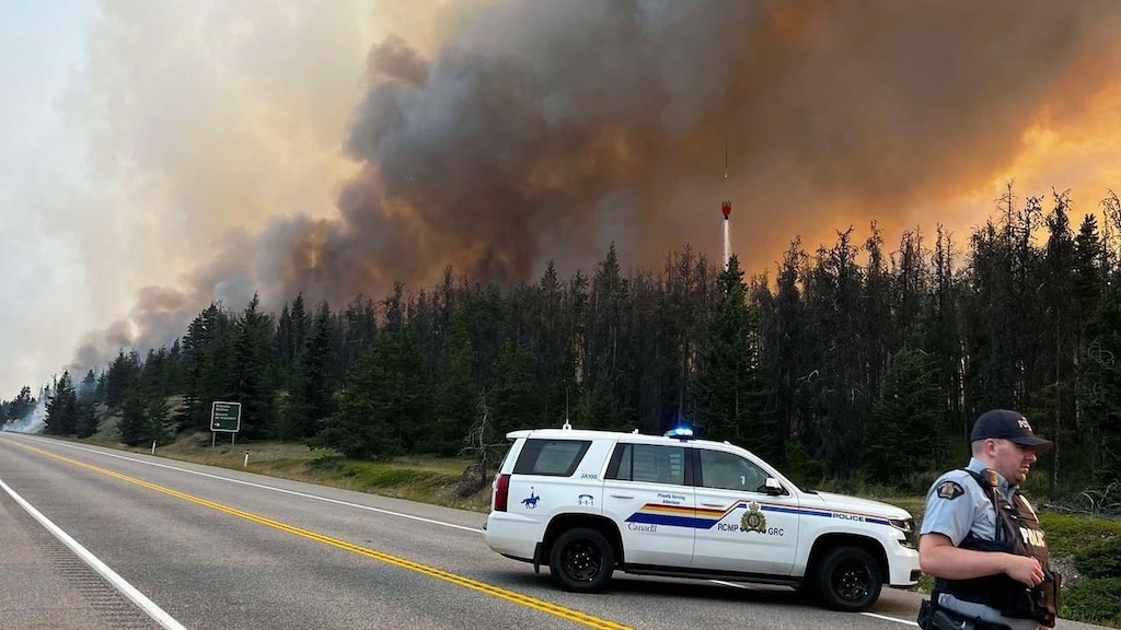 Flames now 5 km from Jasper townsite as ’aggressive’ wildfires burn ...