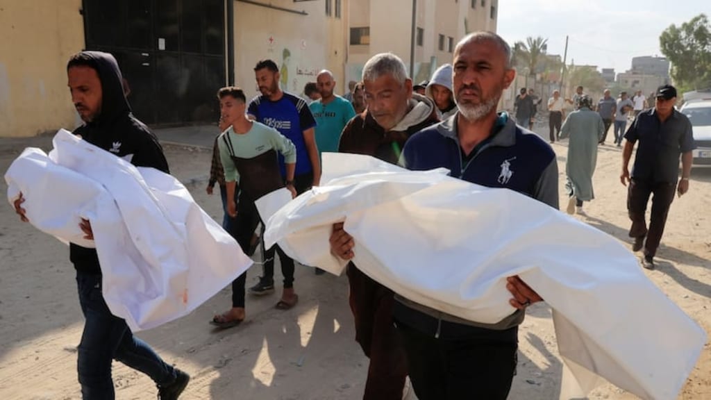Gaza Aid Crisis: 11 Killed by Israeli Fire While Seeking Food 3 Israeli tank fire kills at least 51 in Gaza crowd trying to get food | Radio-Canada.ca