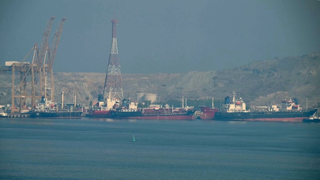 Oil jumps 10% on Iran conflict and could spike to $100 US a barrel,  analysts say | Radio-Canada.ca