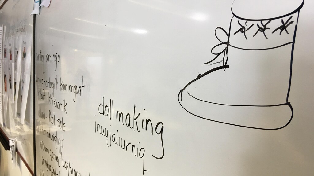 Des élèves d’Ulukhaktok préparent une appli pour traduire l’inuinnaqtun ...