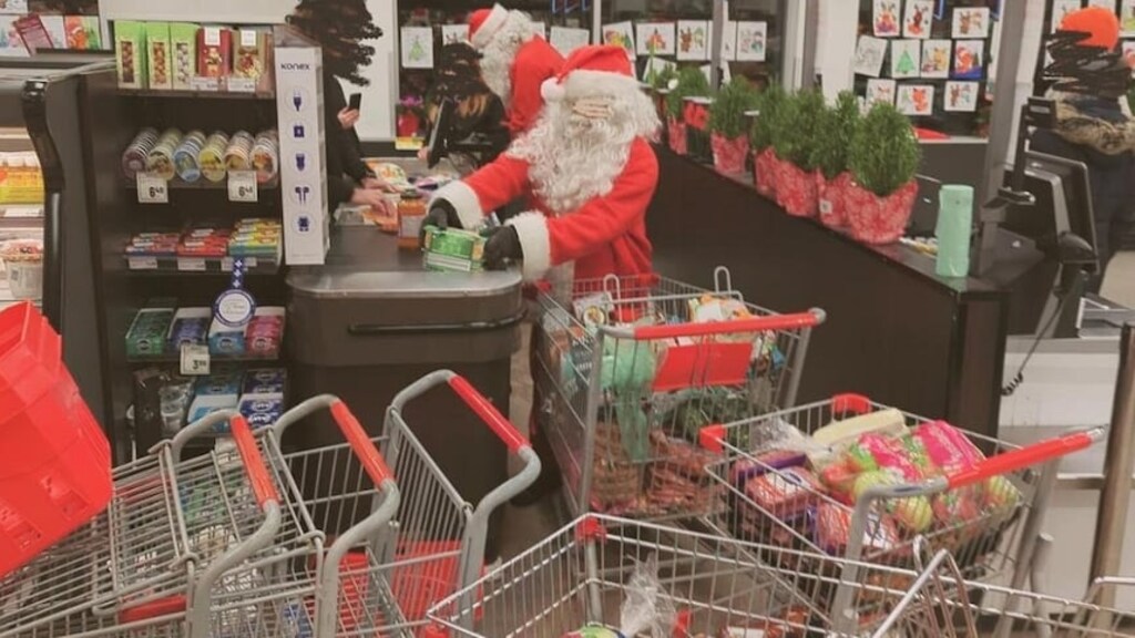 Santa Elf Store Thieves dressed as Santa and his elves steal $3K worth of goods from ...