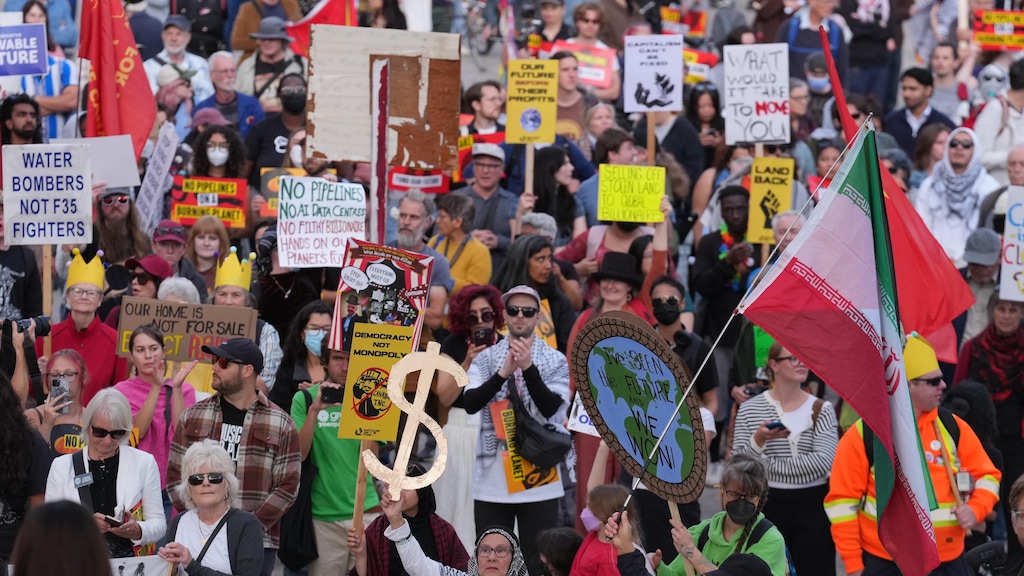 Manifestación contra la cumbre sobre inversión en Canadá.